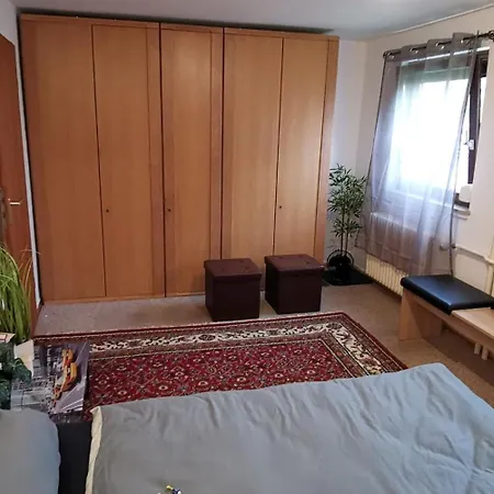 Privates 40qm Mit 2 Betten, Eigener Dusche, Bad Und Wc, Gratis Parkplatz Und Wifi, Kellerwohnung, Eigener Eingang ,top Lage ホームステイ カッセル