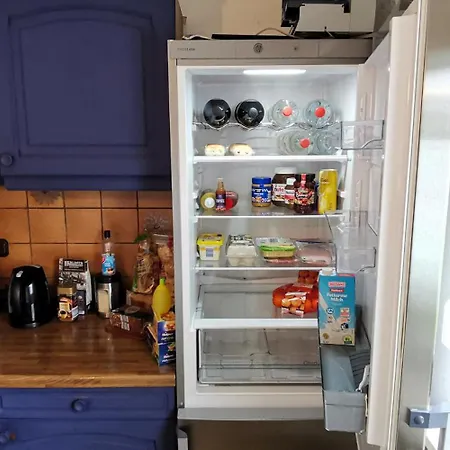 Privates 40qm Mit 2 Betten, Eigener Dusche, Bad Und Wc, Gratis Parkplatz Und Wifi, Kellerwohnung, Eigener Eingang ,top Lage