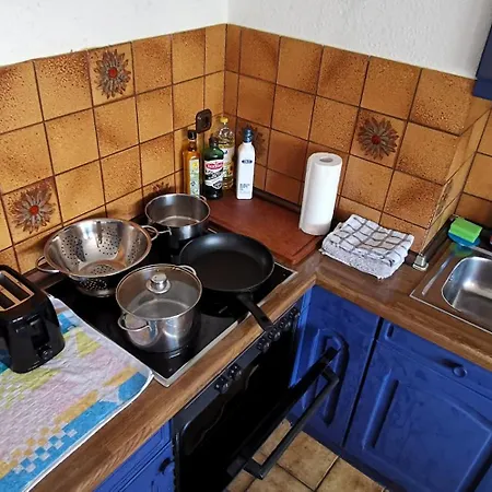 Privates 40qm Mit 2 Betten, Eigener Dusche, Bad Und Wc, Gratis Parkplatz Und Wifi, Kellerwohnung, Eigener Eingang ,top Lage ホームステイ カッセル